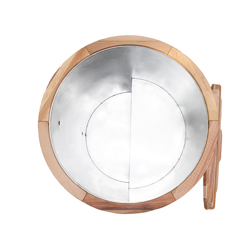 Medinė šalto vandens vonia