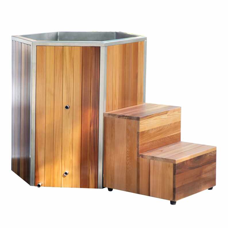 Ar „Cedar Cold Plunge“ vonia su prieigos žingsniu gali pakeisti jūsų atsigavimą, savijautą ir gyvenimo būdą lauke
